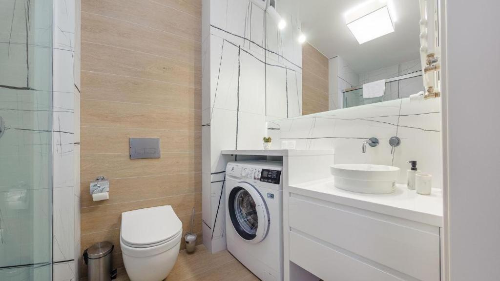 Apartamenty Kasprowicza 20A Klimatyzacja Basen Fintess Sauny Parking Bawialnia Zmywarkataras Wysoki Standard W Pelni Wyposazony Kolobrzeg Exterior photo